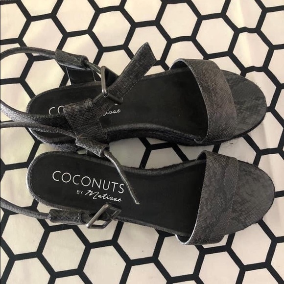 Coconuts by Matisse Snake print wedges - Picture 1 of 2